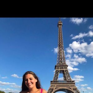 Meet your Posher, Claudia